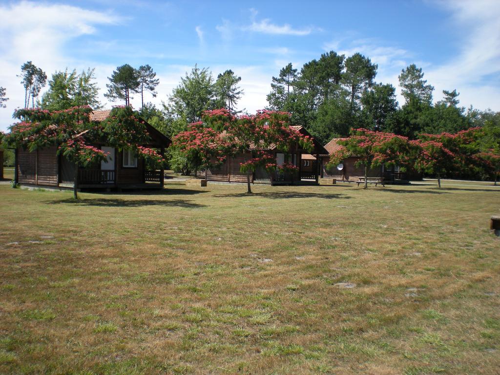 Camping Familial Les Chalets D'Uza المظهر الخارجي الصورة